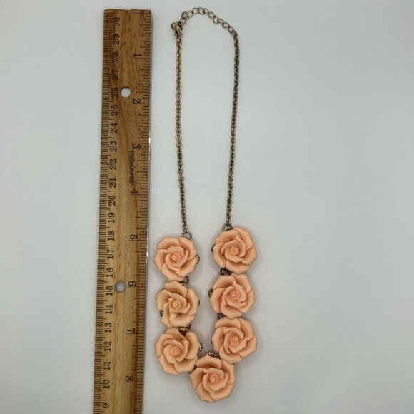 3/$30 🍂 Peach Roses Statement Chocker - Picture 4 of 4